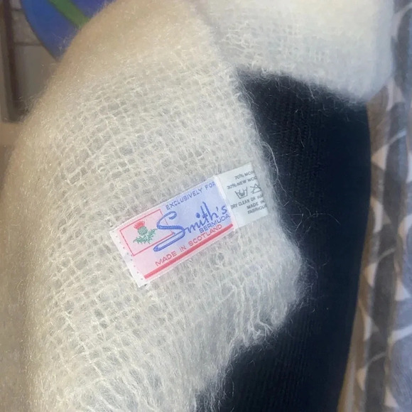 Smith’s of Bermuda mohair/ wool blend scarf - Picture 3 of 6